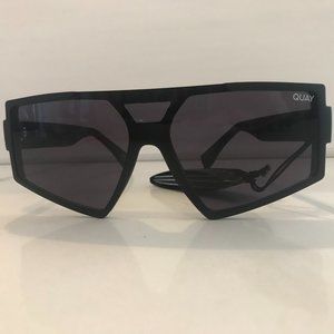 Quay Australia Sunglasses - Space Age - Black